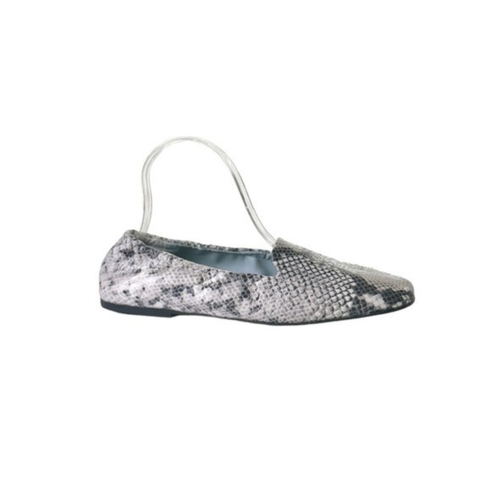 AERA Women’s Vegan Leather Loafer Size 37.5 US 7.5 Gray White Snakeskin Print